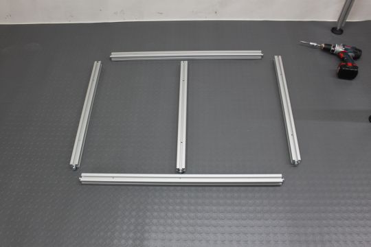 Top frame has an additional extrusion in the middle for support.
